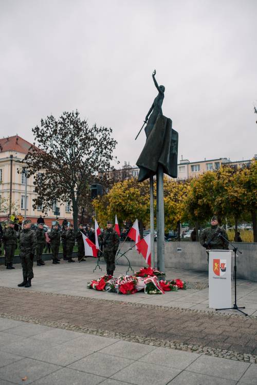 Pomnik Nike na Placu Jana Pawła II w Pruszczu Gdańskim